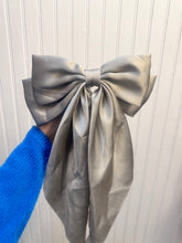 Load image into Gallery viewer, Long Satin Hair Bows R
